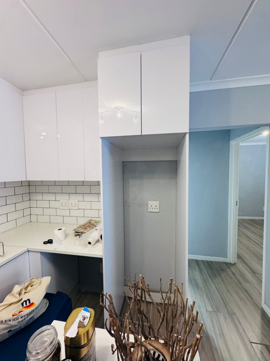 To Let 1 Bedroom Property for Rent in Guldenland Western Cape